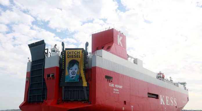 Greenpeace’ten VW gemisine saldırı