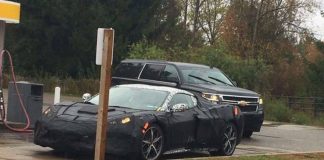 Ortadan motorlu Corvette ağır kamuflajlı olarak görüntülendi.