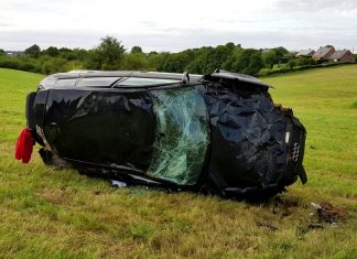 200 km/s ile takla attıkları arabadan sağ çıktılar