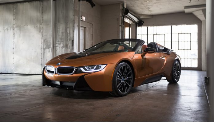 2019-BMW-i8-Roadster-Coupe-30