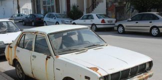 Nereye park ettiğini unuttuğu arabasıyla 20 yıl sonra buluştu