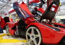Ferrari ikinci üretim vardiyasını ekleyerek müşteri talebine yetişmeyi hedefliyor