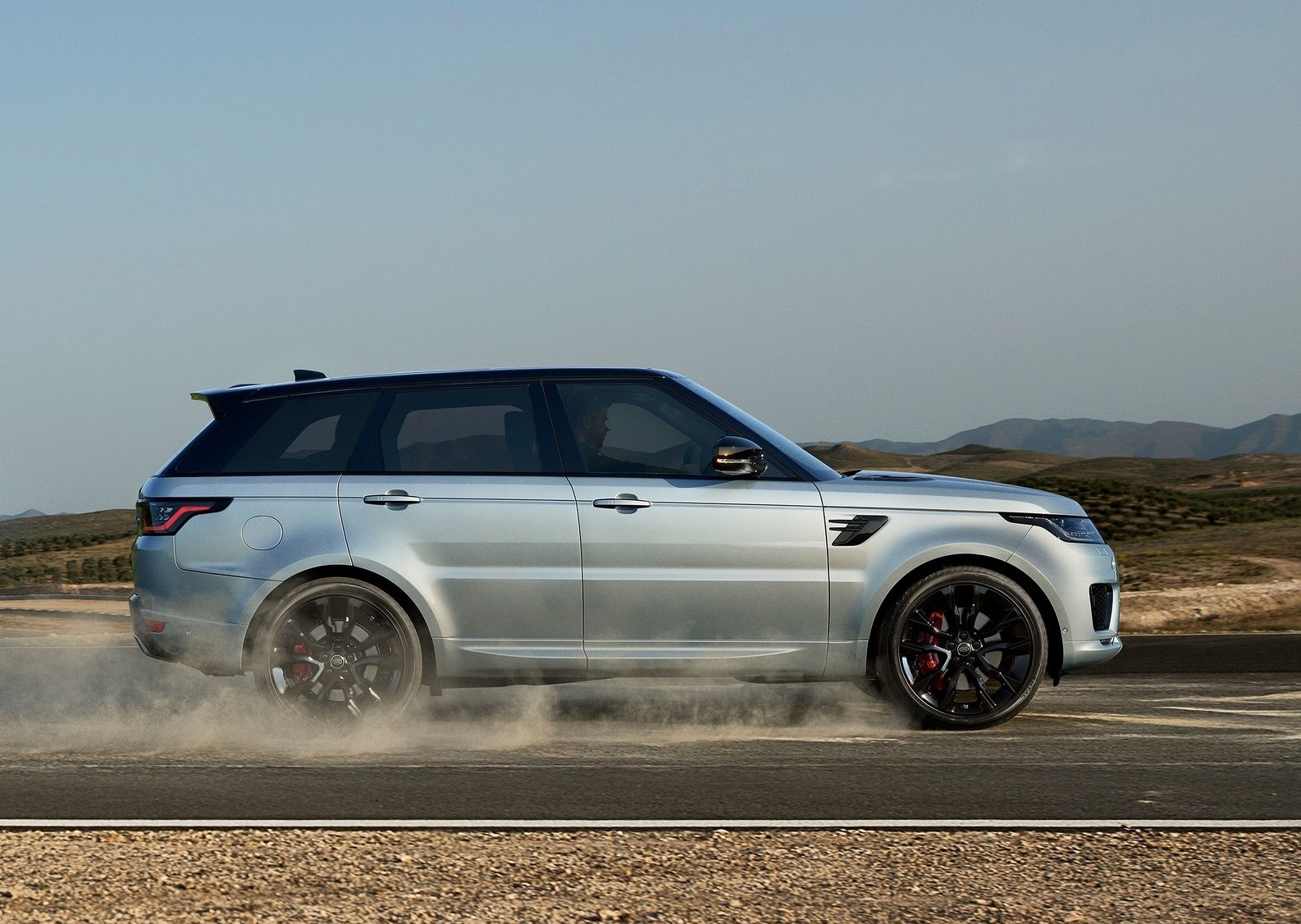 Land Rover Range Rover Sport HST tanıtıldı