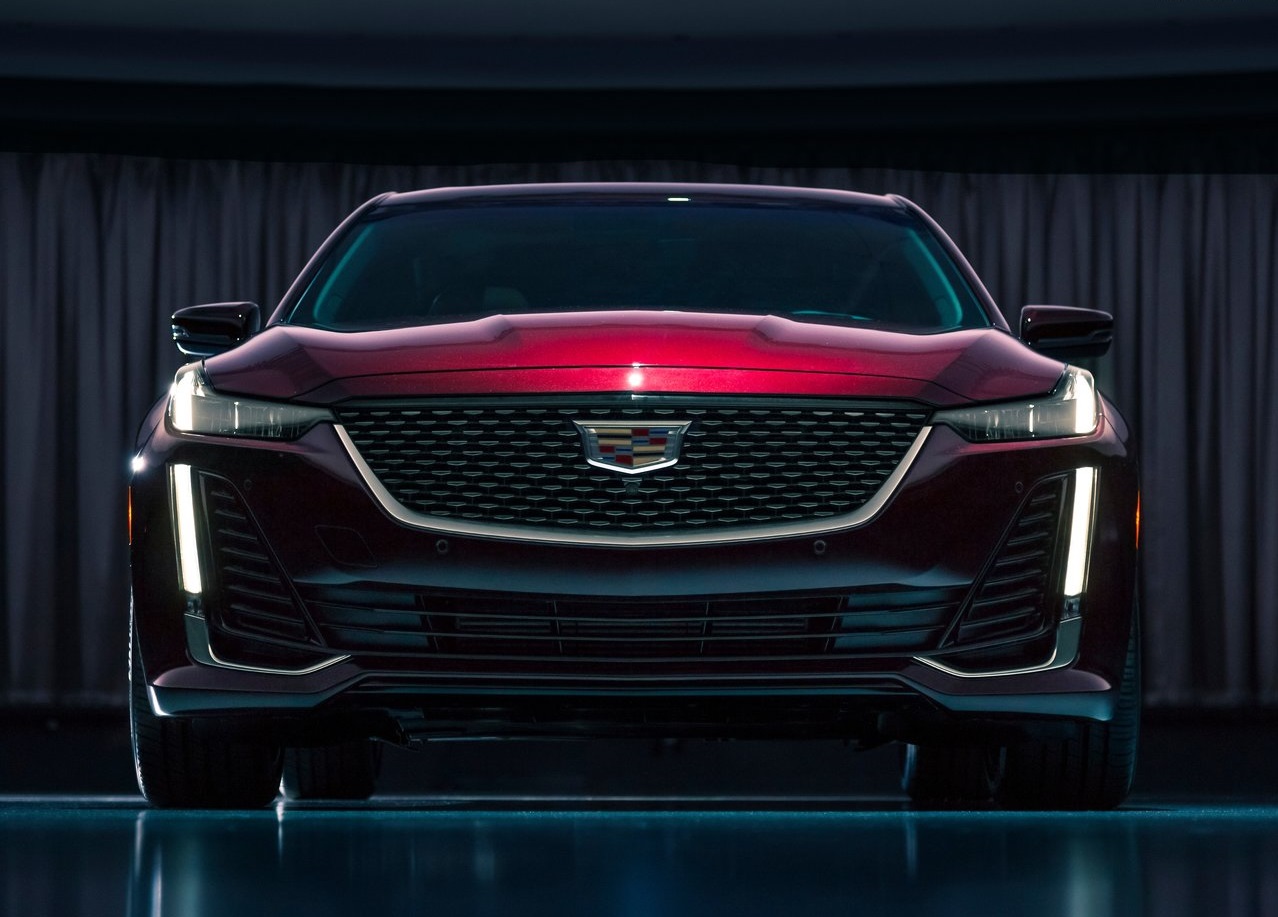 Cadillac CT5 gün yüzüne çıktı.