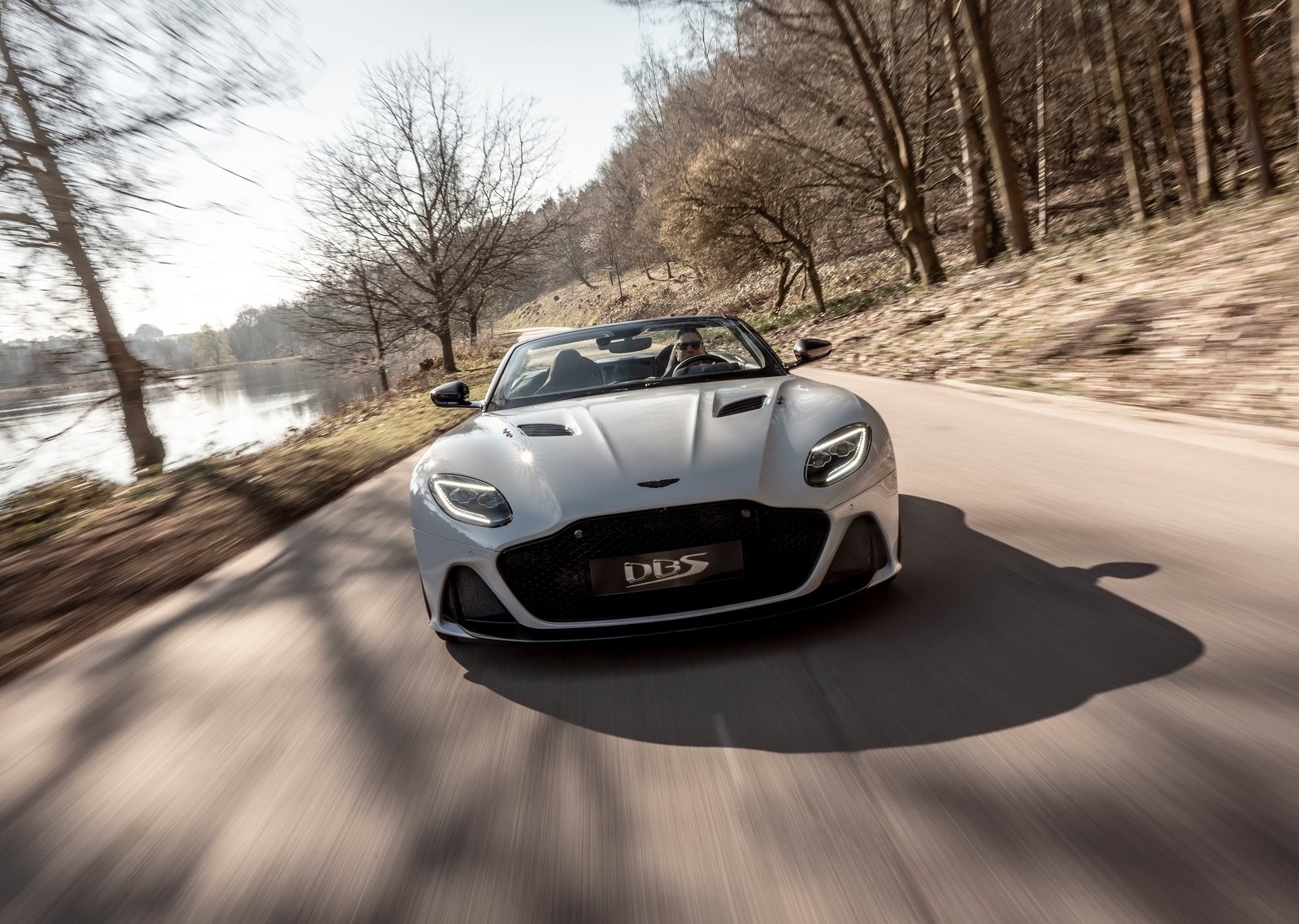 Aston Martin DBS Superleggera Volante tanıtıldı